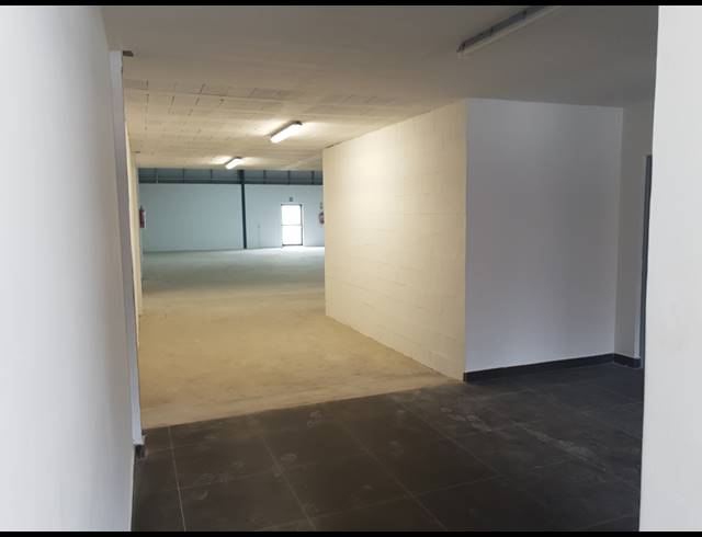 1,080M² WAREHOUSE TO LET IN KILLARNEY GARDENS